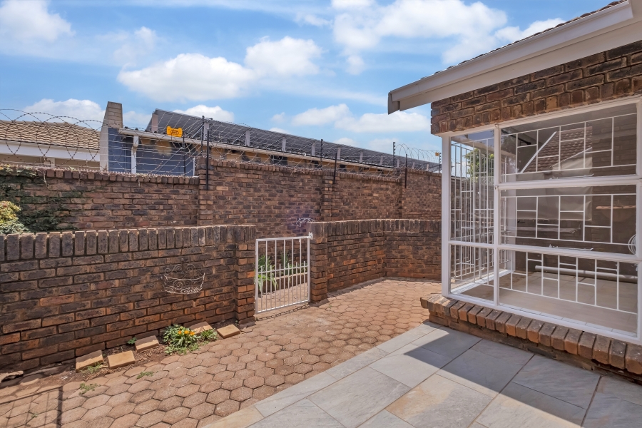 2 Bedroom Property for Sale in Linden Gauteng