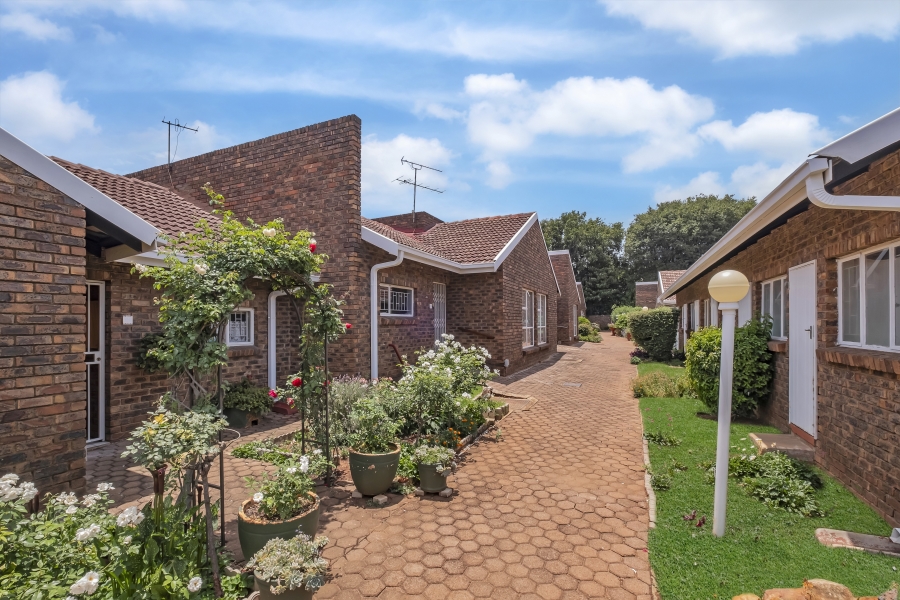 2 Bedroom Property for Sale in Linden Gauteng