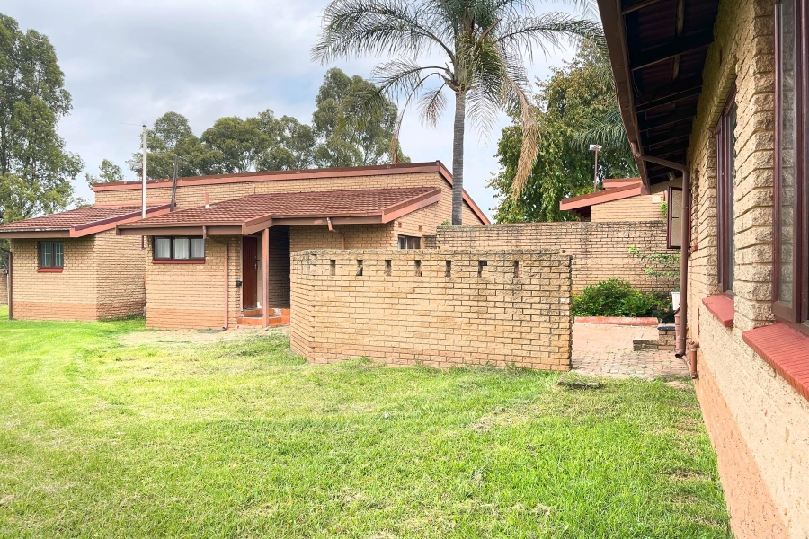 4 Bedroom Property for Sale in Randjesfontein A H Gauteng