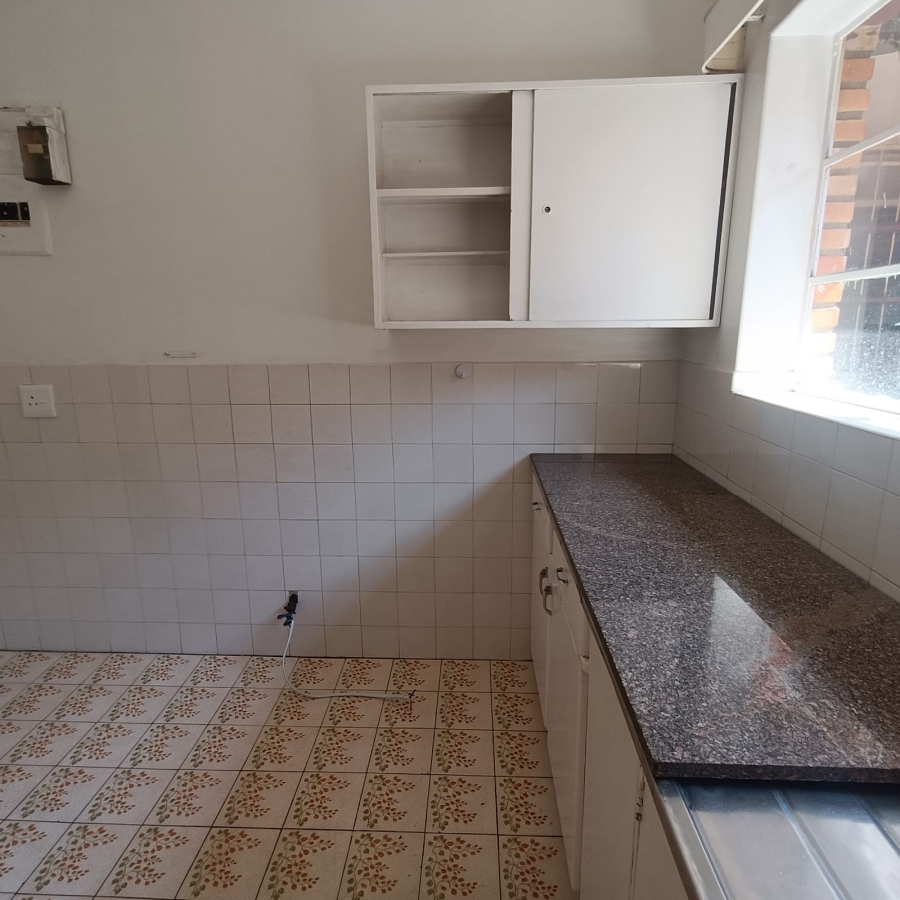 To Let 1 Bedroom Property for Rent in Emmarentia Gauteng