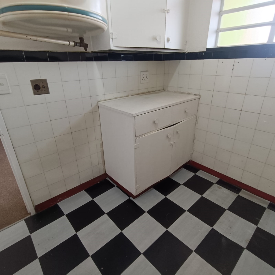 To Let 1 Bedroom Property for Rent in Emmarentia Gauteng