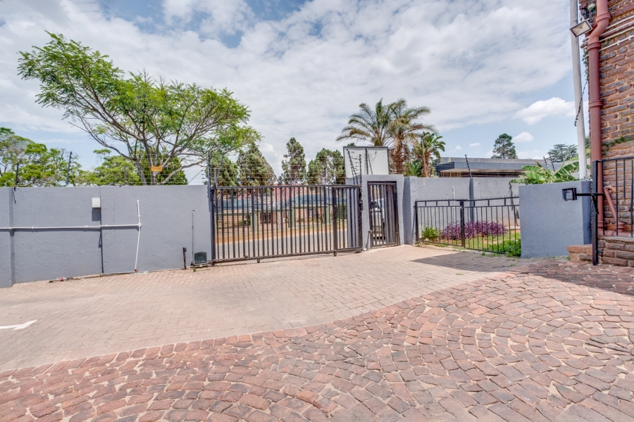 2 Bedroom Property for Sale in Fontainebleau Gauteng