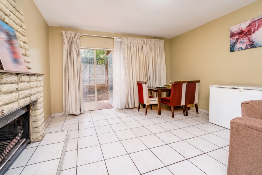 2 Bedroom Property for Sale in Fontainebleau Gauteng