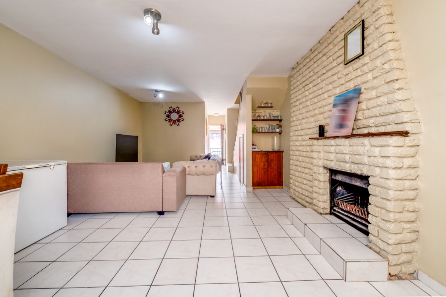 2 Bedroom Property for Sale in Fontainebleau Gauteng