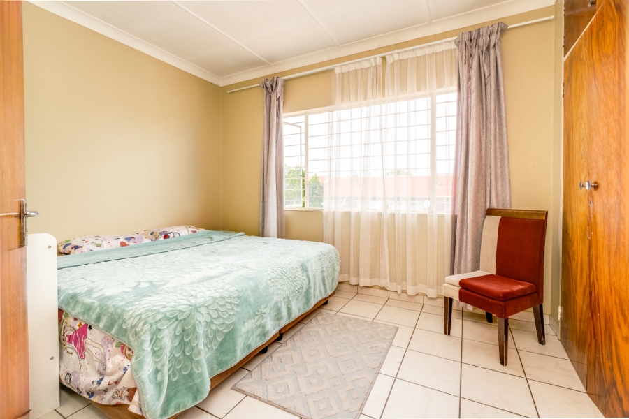 2 Bedroom Property for Sale in Fontainebleau Gauteng