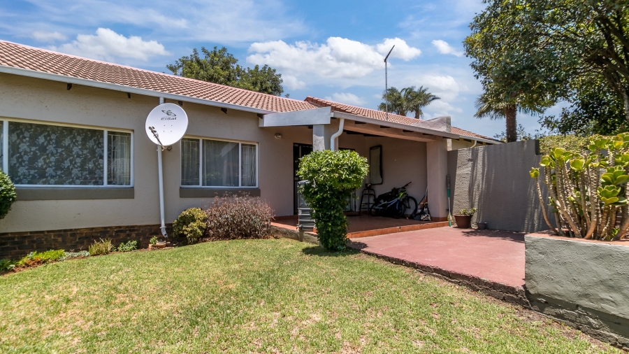 2 Bedroom Property for Sale in Weltevreden Park Gauteng