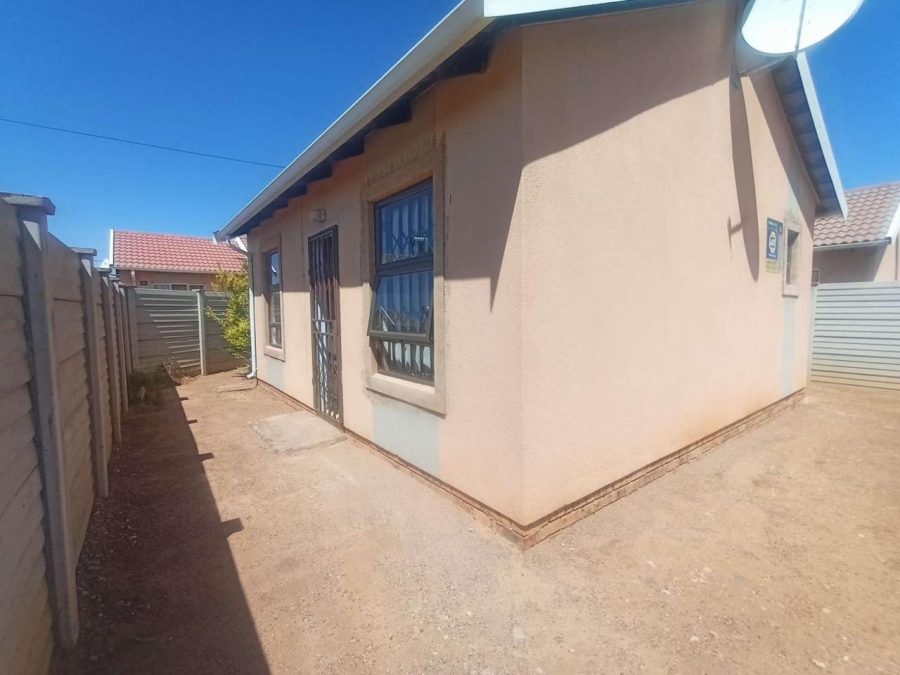 To Let 2 Bedroom Property for Rent in Savanna City Gauteng