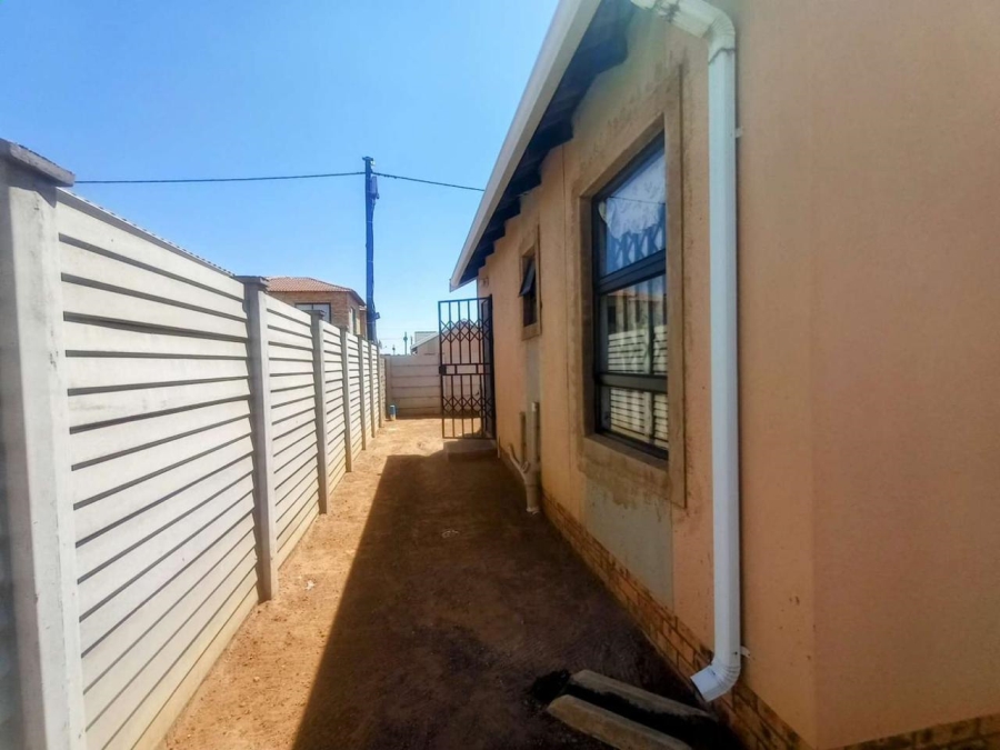 To Let 2 Bedroom Property for Rent in Savanna City Gauteng