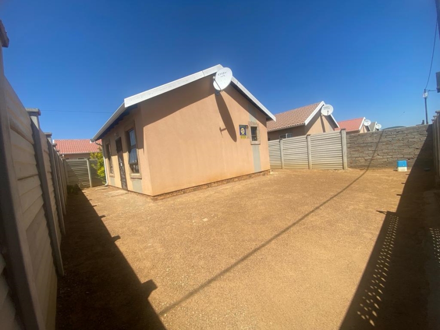 To Let 2 Bedroom Property for Rent in Savanna City Gauteng