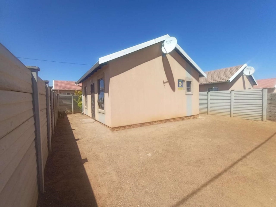 To Let 2 Bedroom Property for Rent in Savanna City Gauteng