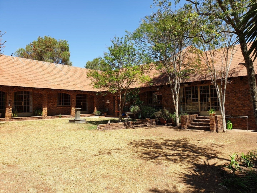 5 Bedroom Property for Sale in Chartwell Gauteng