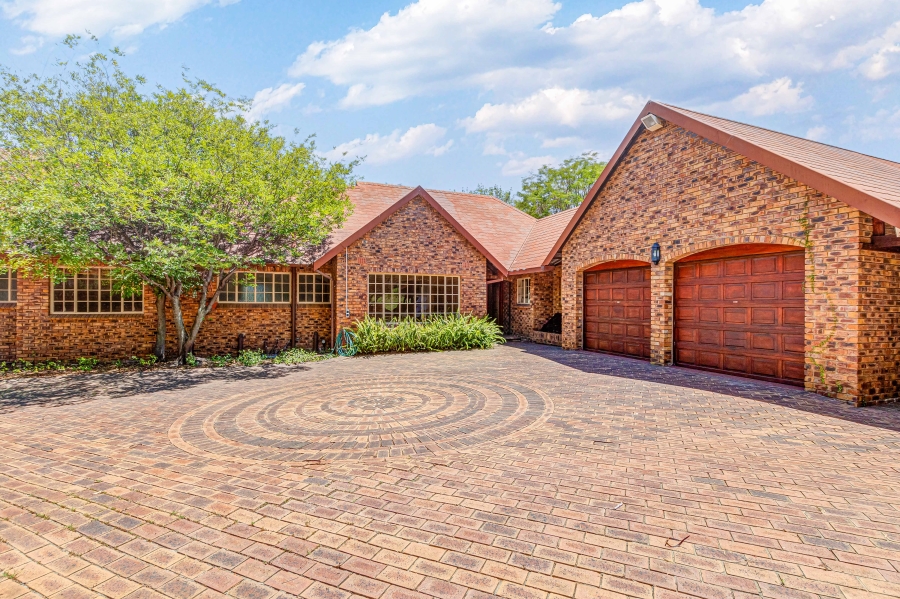 4 Bedroom Property for Sale in Chartwell Gauteng