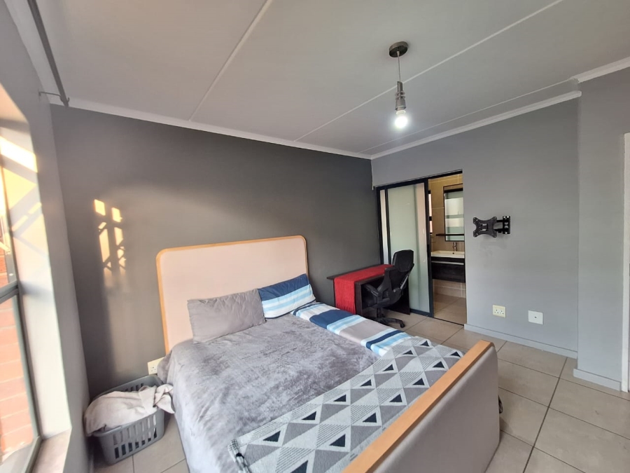 To Let 3 Bedroom Property for Rent in Greenstone Crest Gauteng