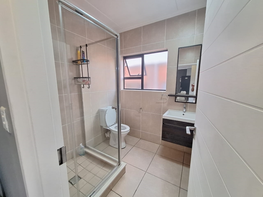 To Let 3 Bedroom Property for Rent in Greenstone Crest Gauteng