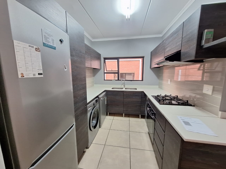 To Let 3 Bedroom Property for Rent in Greenstone Crest Gauteng