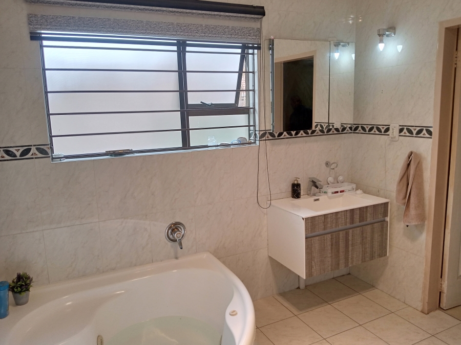 4 Bedroom Property for Sale in Rynsoord Gauteng