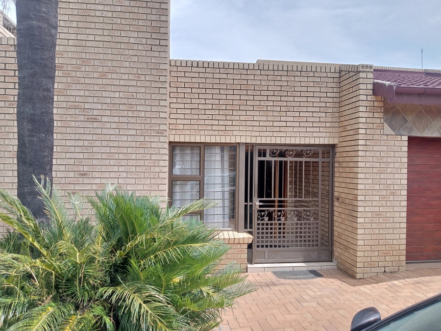 4 Bedroom Property for Sale in Rynsoord Gauteng