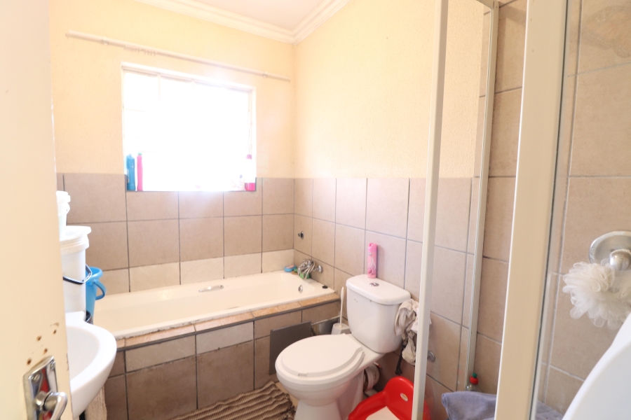 To Let 2 Bedroom Property for Rent in Allen Grove Gauteng