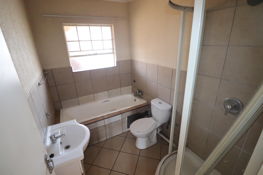 To Let 2 Bedroom Property for Rent in Allen Grove Gauteng