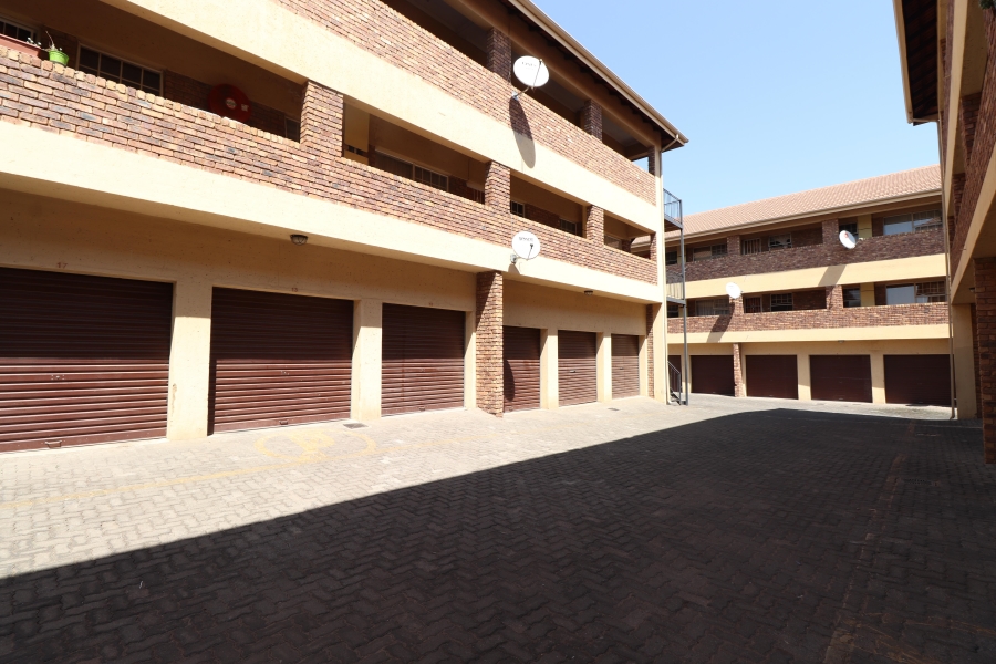 To Let 2 Bedroom Property for Rent in Allen Grove Gauteng