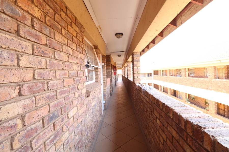 To Let 2 Bedroom Property for Rent in Allen Grove Gauteng