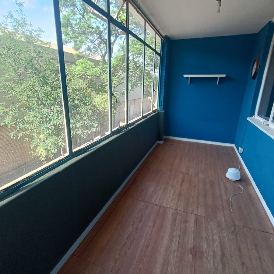 To Let 1 Bedroom Property for Rent in Emmarentia Gauteng