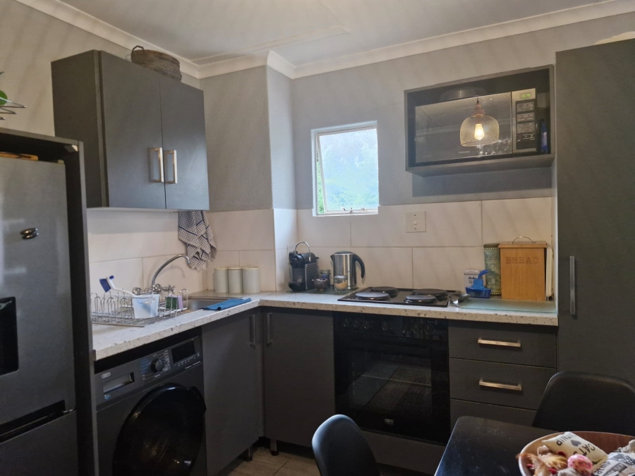 To Let 1 Bedroom Property for Rent in Melville Gauteng