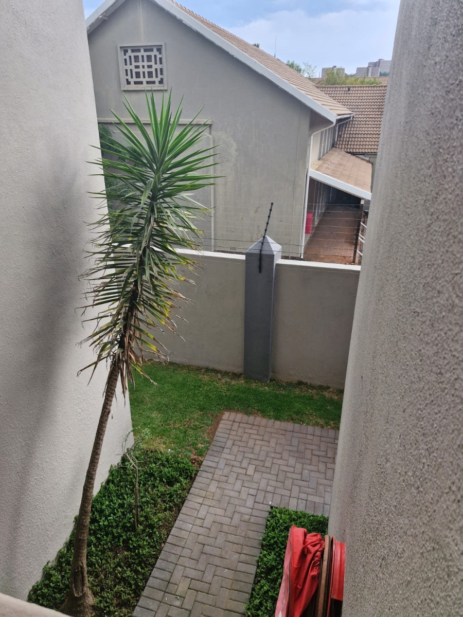 To Let 1 Bedroom Property for Rent in Melville Gauteng