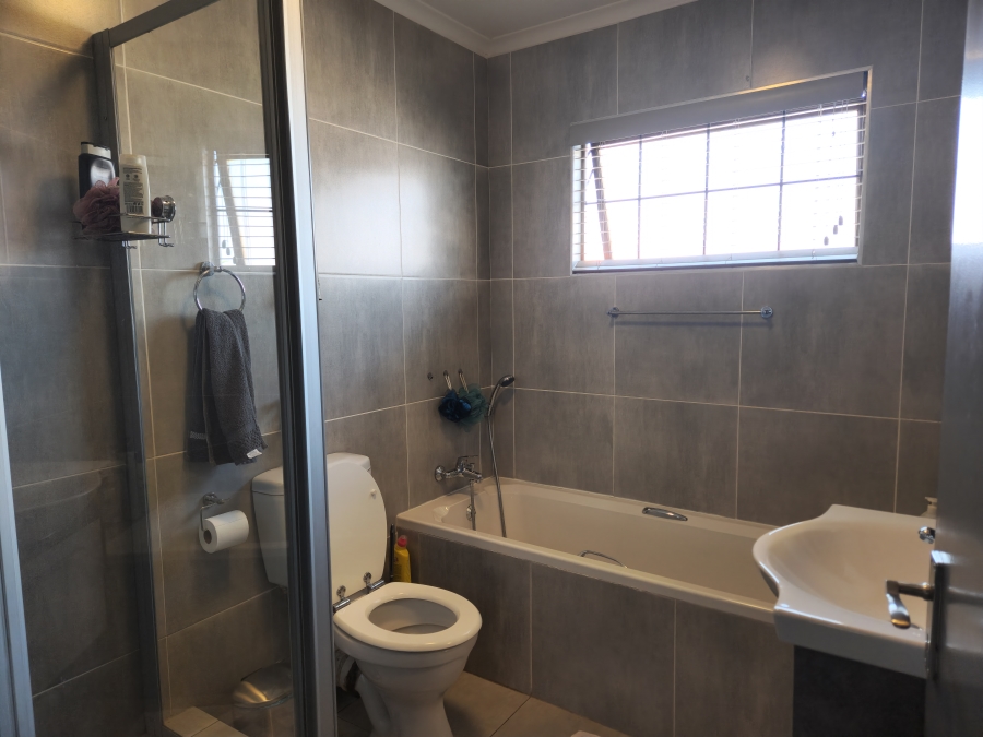 2 Bedroom Property for Sale in Meyersdal Gauteng