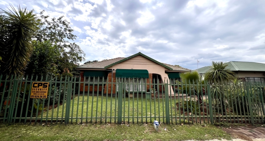 5 Bedroom Property for Sale in Florentia Gauteng