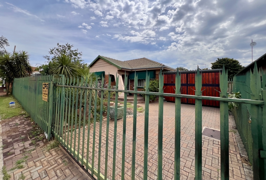 5 Bedroom Property for Sale in Florentia Gauteng