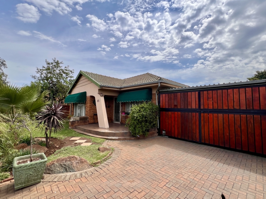 5 Bedroom Property for Sale in Florentia Gauteng