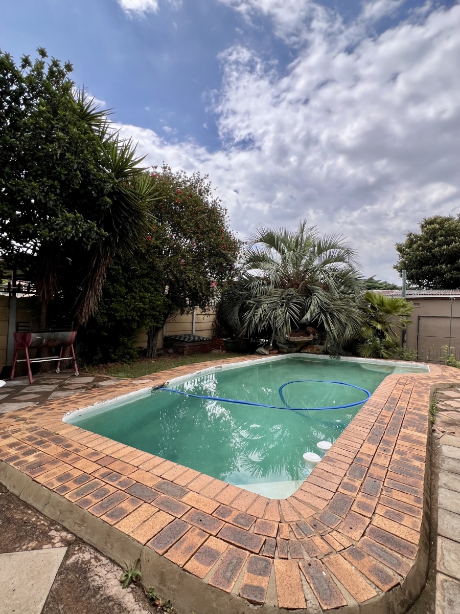 5 Bedroom Property for Sale in Florentia Gauteng