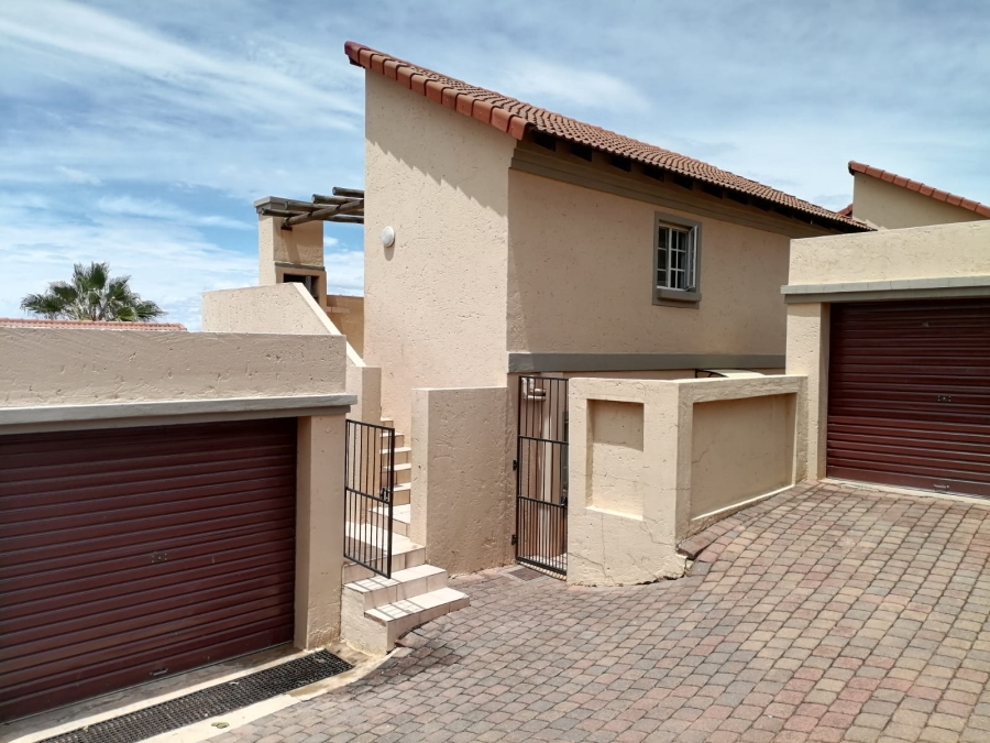 To Let 1 Bedroom Property for Rent in La Montagne Gauteng