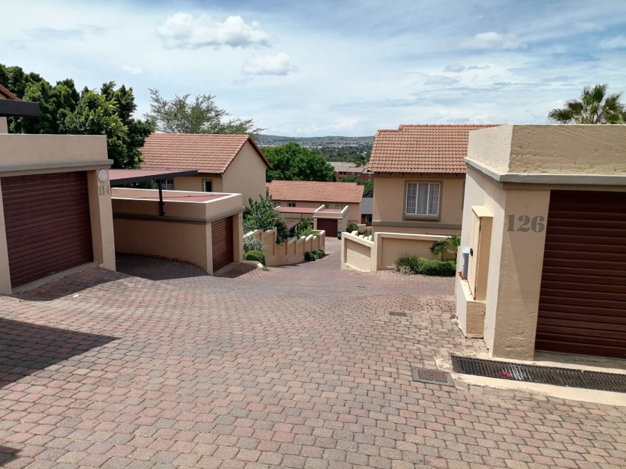 To Let 1 Bedroom Property for Rent in La Montagne Gauteng