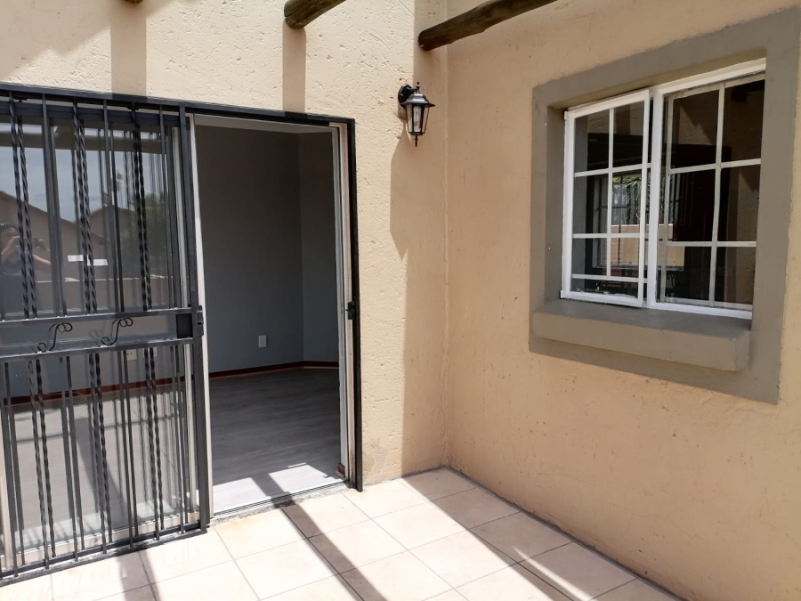 To Let 1 Bedroom Property for Rent in La Montagne Gauteng