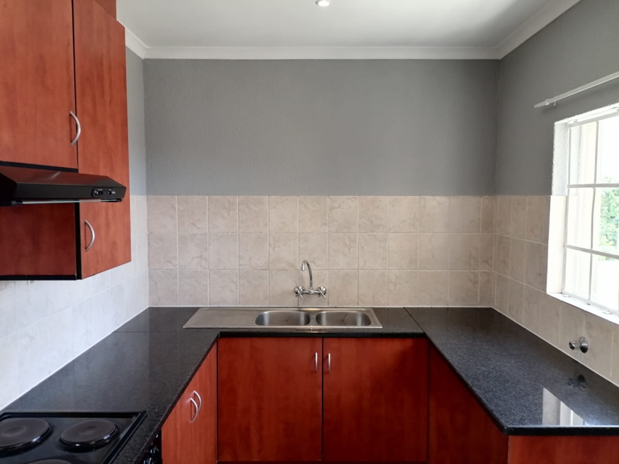 To Let 1 Bedroom Property for Rent in La Montagne Gauteng