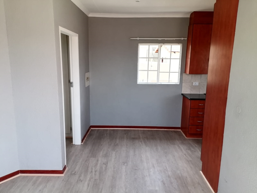 To Let 1 Bedroom Property for Rent in La Montagne Gauteng