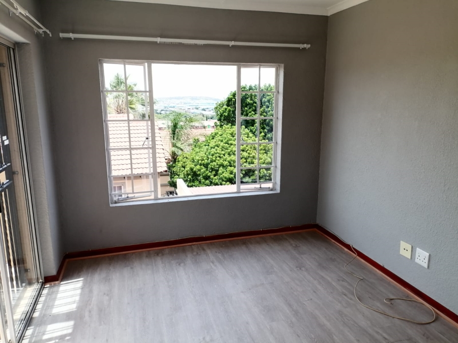 To Let 1 Bedroom Property for Rent in La Montagne Gauteng