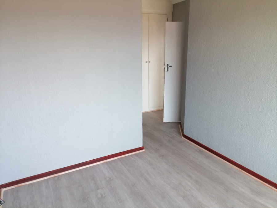 To Let 1 Bedroom Property for Rent in La Montagne Gauteng