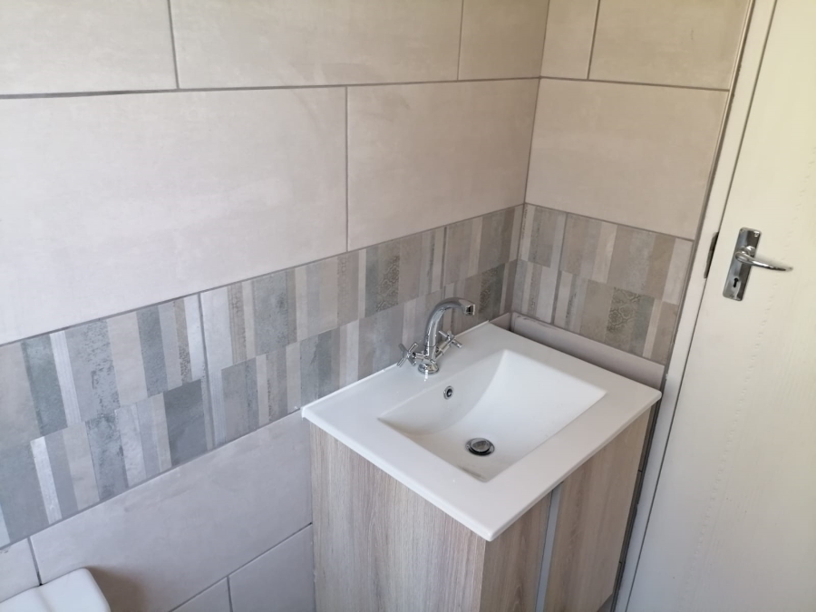 To Let 1 Bedroom Property for Rent in La Montagne Gauteng