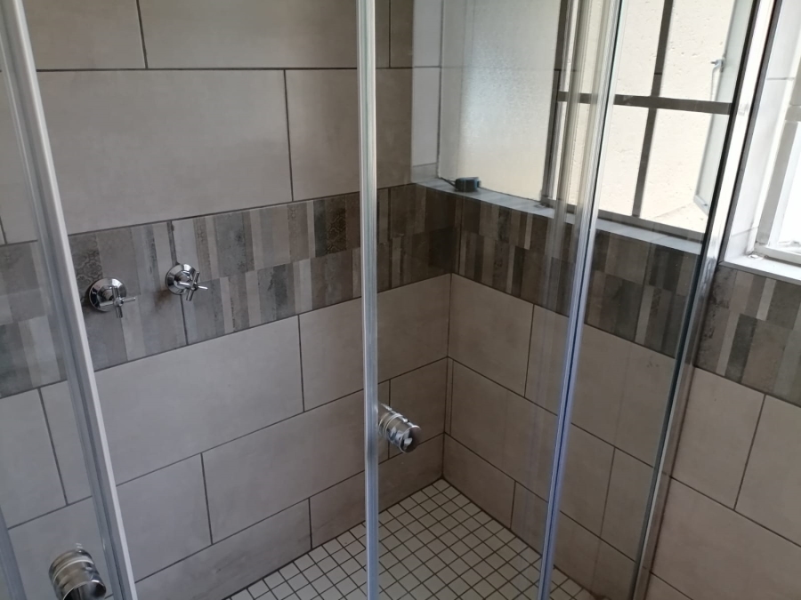 To Let 1 Bedroom Property for Rent in La Montagne Gauteng