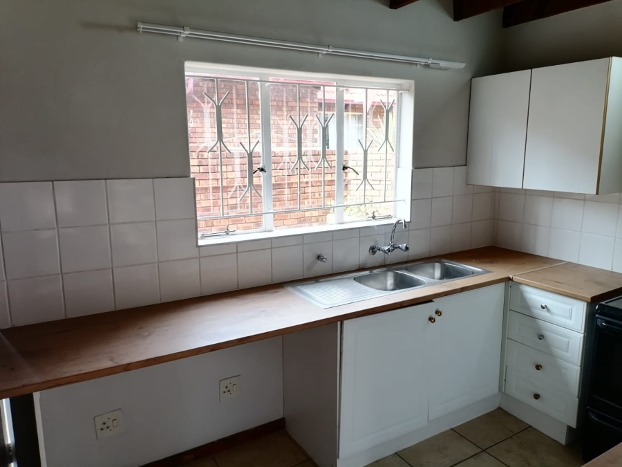 To Let 2 Bedroom Property for Rent in Weavind Park Gauteng