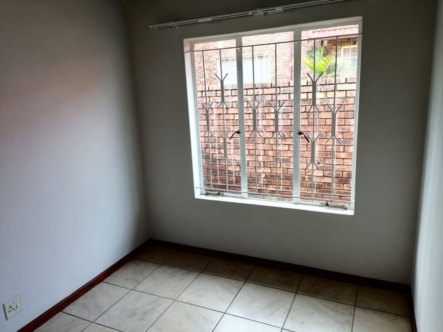 To Let 2 Bedroom Property for Rent in Weavind Park Gauteng