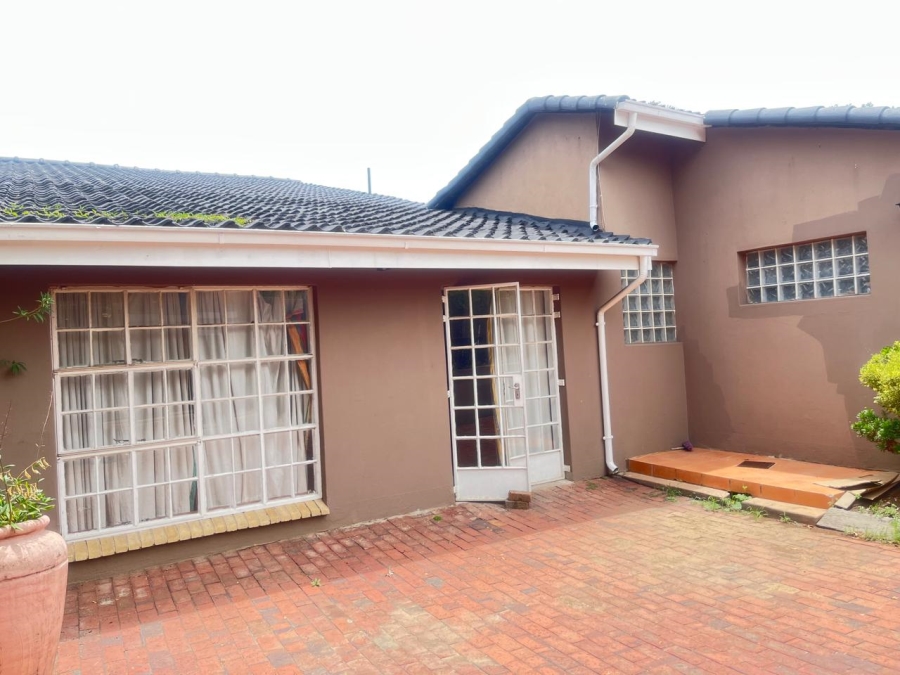 To Let 1 Bedroom Property for Rent in Petervale Gauteng