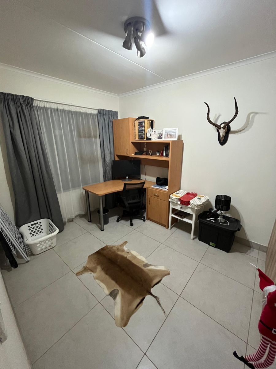 To Let 2 Bedroom Property for Rent in Louwlardia Gauteng