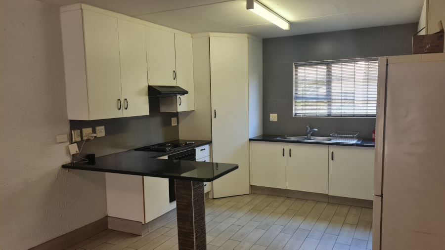 To Let 2 Bedroom Property for Rent in Sunninghill Gauteng