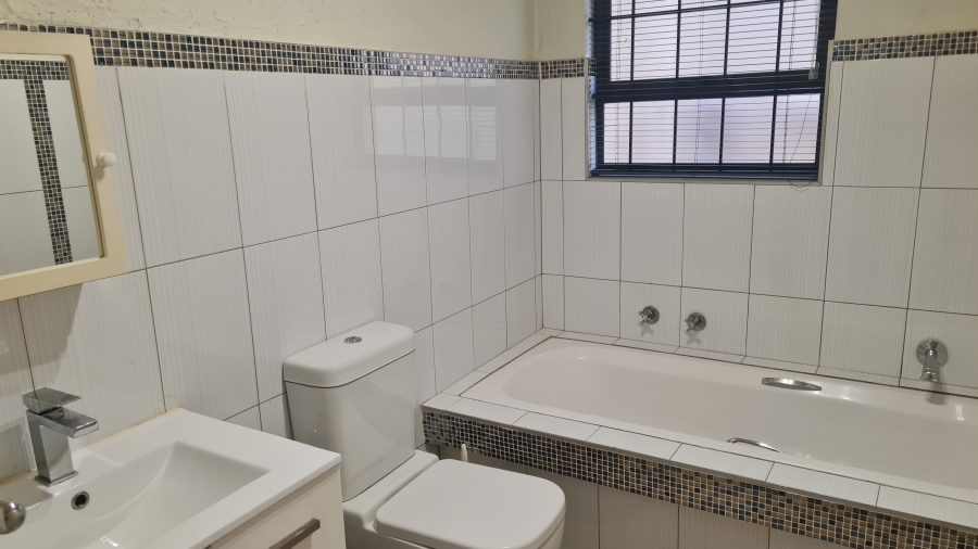 To Let 2 Bedroom Property for Rent in Sunninghill Gauteng