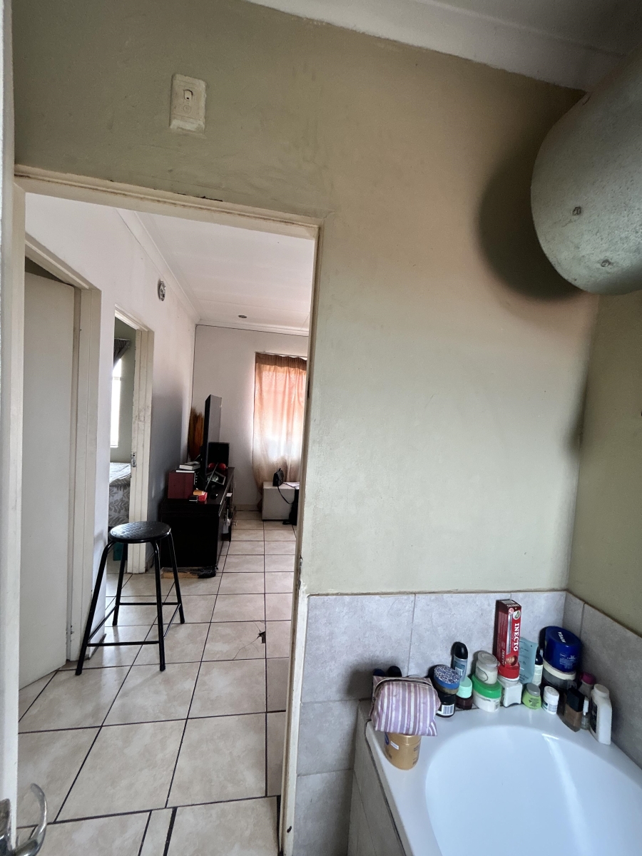 2 Bedroom Property for Sale in Fleurhof Gauteng