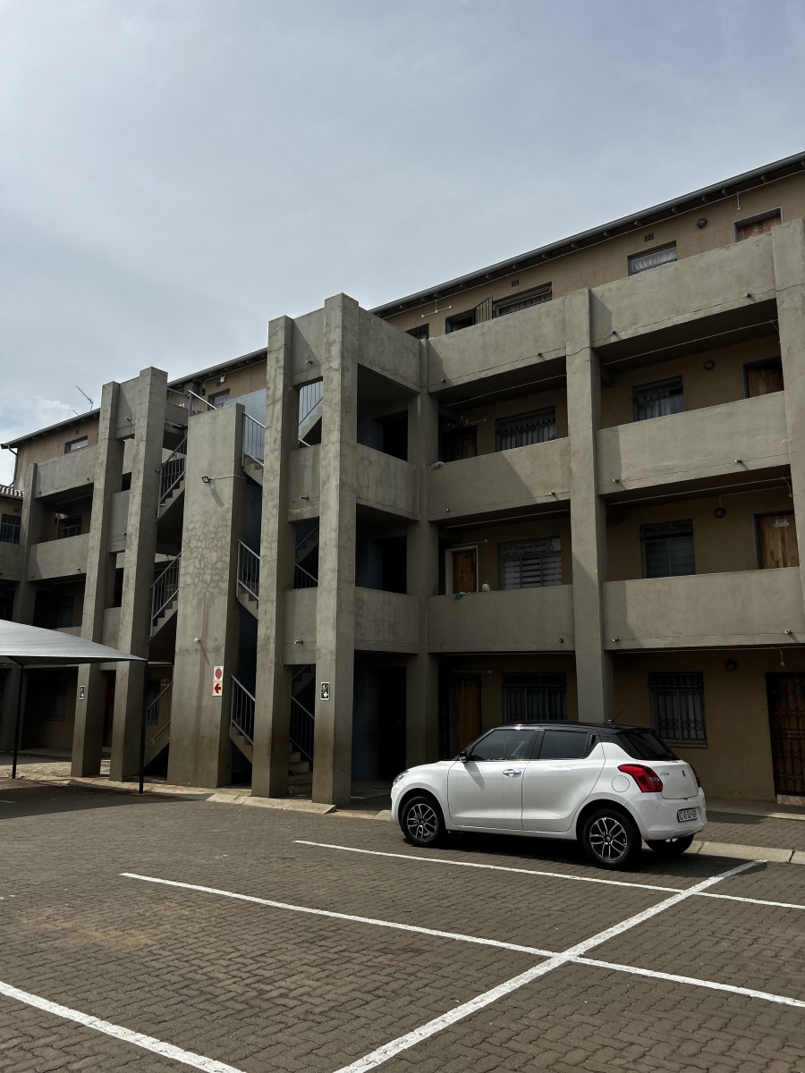 2 Bedroom Property for Sale in Fleurhof Gauteng